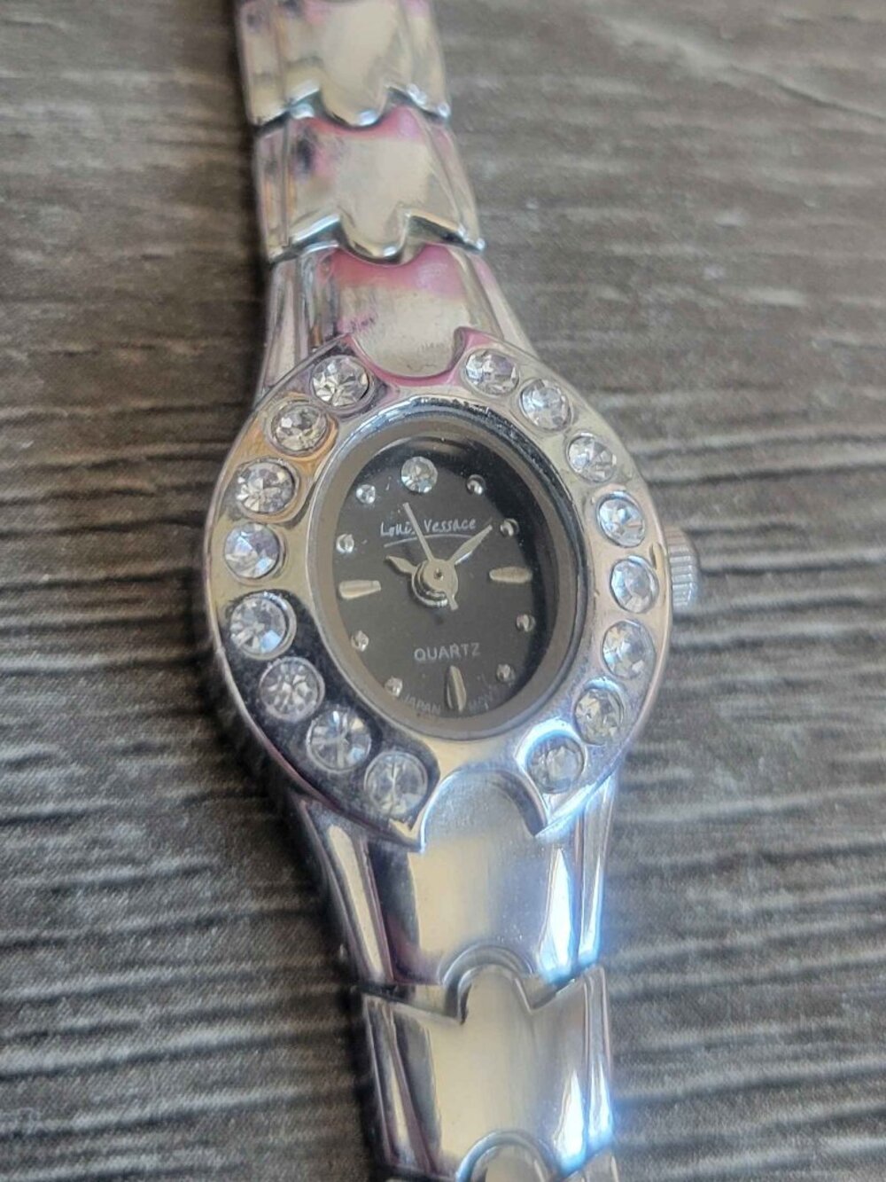 E LOUIS VESSACE vintage-style bracelet watch